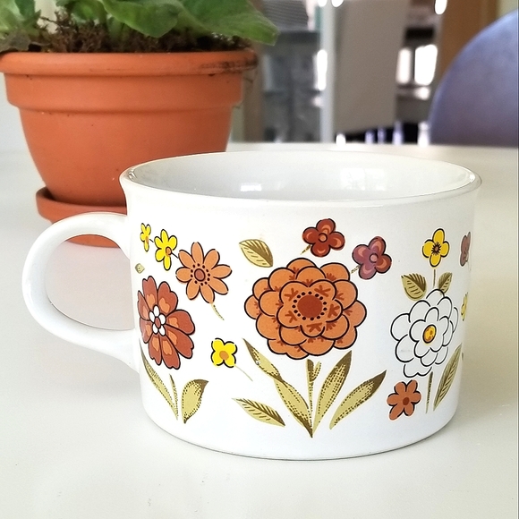 Vintage Floral Mug From 1982 - Picture 2 of 5